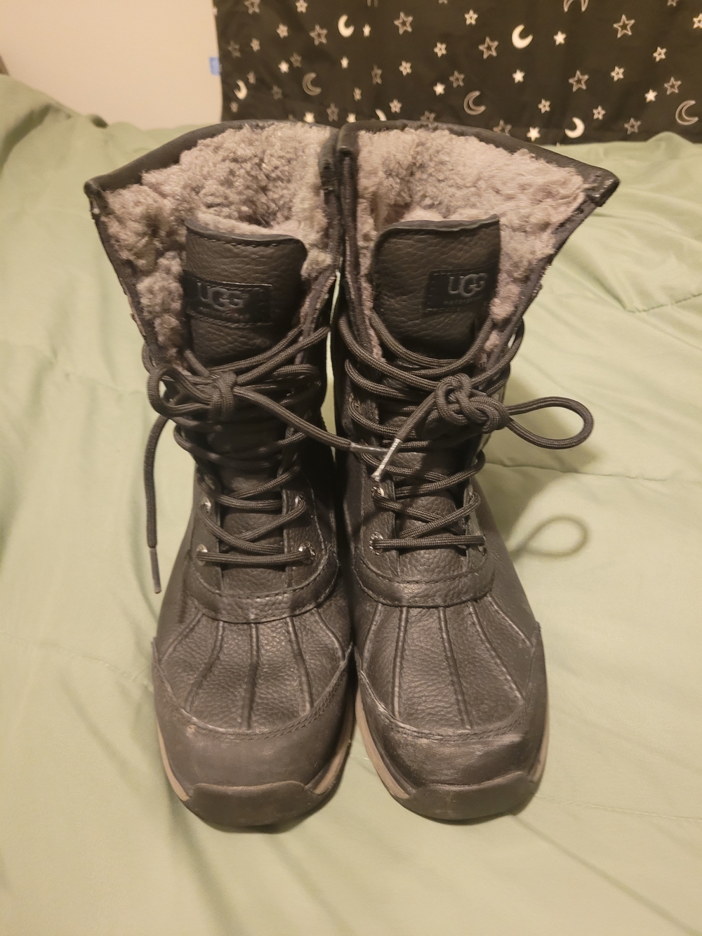 UGG Women's 8W Black Shearling-Lined Winter Lace-Up Boots Waterproof Warm City